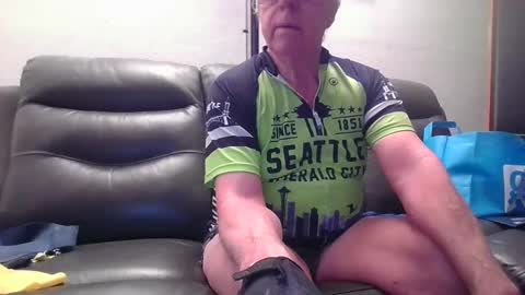 tacrunner66_ online show from December 18, 2:38 pm