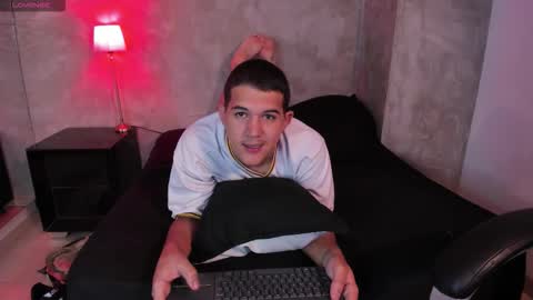 tadeo_vega online show from December 17, 11:50 am