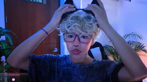 Snapshot of taichi_bluy chatting on October 17, 1:59 pm taichi online show from October 17, 1:59 pm