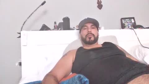 Snapshot of talllatino310 chatting on September 20, 10:21 pm talllatino310 online show from September 20, 10:21 pm