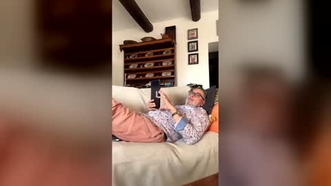 Dominique online show from May 1, 5:04 pm