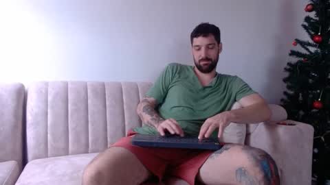 Snapshot of tap_hand2 chatting on December 19, 12:56 pm jimmy online show from December 19, 12:56 pm