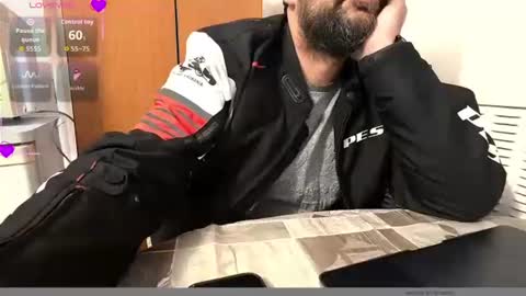 tarkan198 online show from April 4, 5:04 am