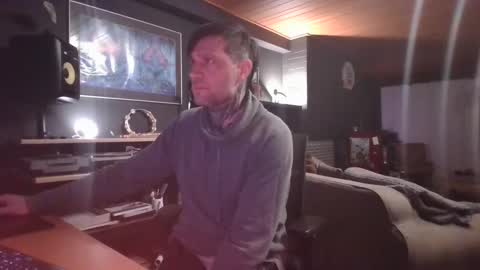 tat2edtoy online show from February 18, 7:54 pm