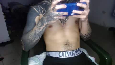Snapshot of tatsexboy chatting on December 6, 4:03 am SeX-Boy online show from December 6, 4:03 am