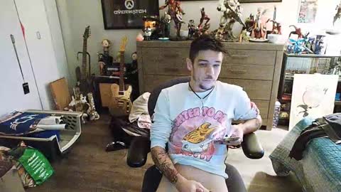 Snapshot of tattedcumdaddy chatting on October 7, 10:58 pm tattedcumdaddy online show from October 7, 10:58 pm
