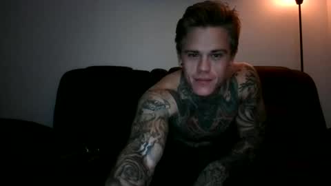 Snapshot of tatteddaddy9000 chatting on October 1, 5:22 am D-Man online show from October 1, 5:22 am
