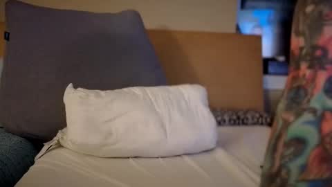 tattooed love boy online show from October 24, 12:24 am