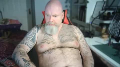 Snapshot of tattooeddilf01 chatting on October 14, 10:39 pm Tattooeddilf 01 online show from October 14, 10:39 pm