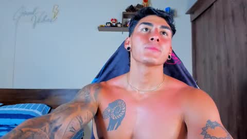 taylor_mclane1 online show from March 31, 5:14 pm