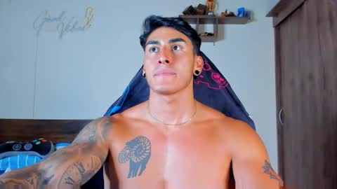 taylor_mclane1 online show from April 5, 10:50 pm