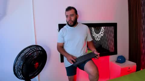 taylor_rodas online show from May 8, 12:16 pm