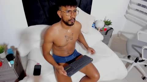 Snapshot of taylormaccurdy_ chatting on September 23, 6:51 pm taylormaccurdy_ online show from September 23, 6:51 pm