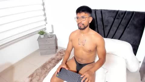Snapshot of taylormaccurdy_ chatting on October 10, 7:07 pm taylormaccurdy_ online show from October 10, 7:07 pm