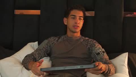 taylorsmiths_ online show from December 14, 4:41 am