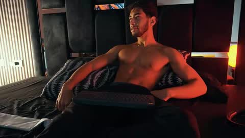 taylorsmiths_ online show from February 2, 5:17 am