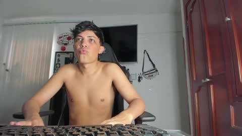 taylorsorf online show from December 19, 9:28 pm