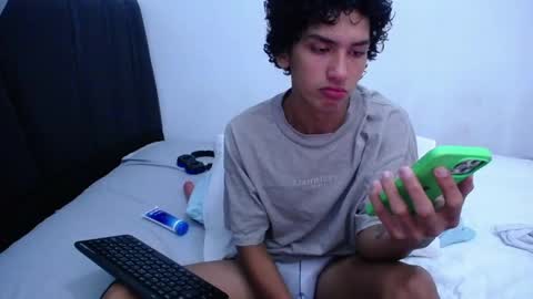 Snapshot of tayronx33 chatting on March 6, 6:48 pm Tayron online show from March 6, 6:48 pm