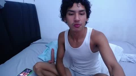 Snapshot of tayronx33 chatting on March 4, 9:32 pm Tayron online show from March 4, 9:32 pm