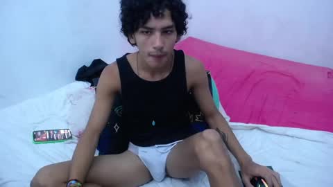 Snapshot of tayronx33 chatting on December 19, 6:34 pm Tayron online show from December 19, 6:34 pm