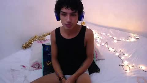 Snapshot of tayronx33 chatting on December 28, 4:52 pm Tayron online show from December 28, 4:52 pm