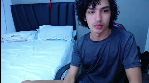 Snapshot of tayronx33 chatting on October 8, 1:10 am Tayron online show from October 8, 1:10 am