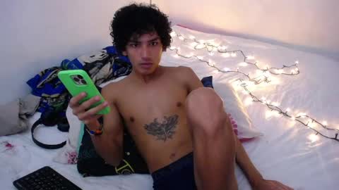 Snapshot of tayronx33 chatting on December 29, 4:08 pm Tayron online show from December 29, 4:08 pm