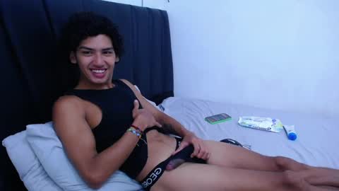Snapshot of tayronx33 chatting on February 14, 3:15 pm Tayron online show from February 14, 3:15 pm