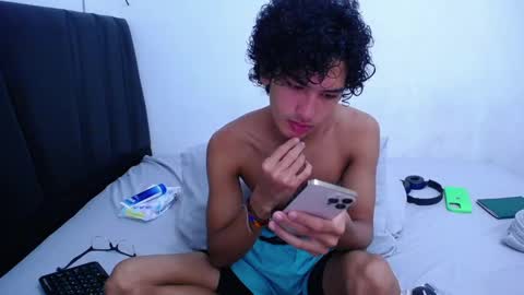 Snapshot of tayronx33 chatting on February 8, 5:08 pm Tayron online show from February 8, 5:08 pm