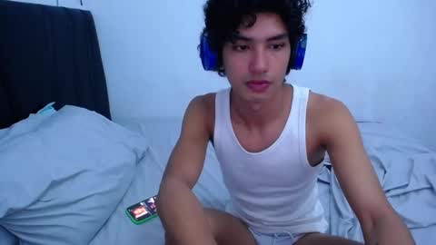 Snapshot of tayronx33 chatting on January 15, 2:17 am Tayron online show from January 15, 2:17 am