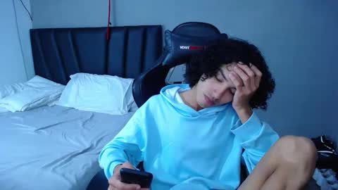 Tayron online show from February 6, 10:39 pm