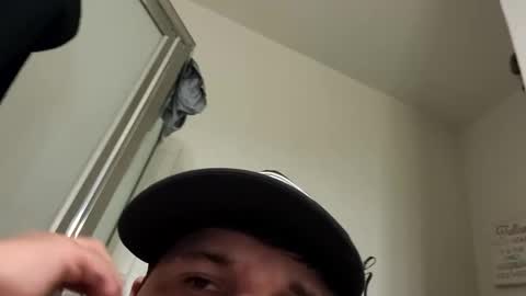 Snapshot of tboy833 chatting on October 18, 1:10 am Luis online show from October 18, 1:10 am