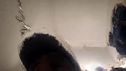 Snapshot of tboy833 chatting on December 10, 1:51 am Luis online show from December 10, 1:51 am
