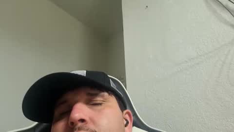 Snapshot of tboy833 chatting on October 21, 1:52 am Luis online show from October 21, 1:52 am