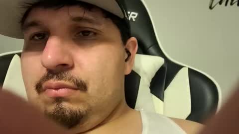 Snapshot of tboy833 chatting on October 25, 12:56 am Luis online show from October 25, 12:56 am