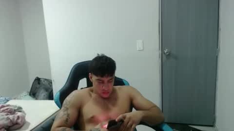 Snapshot of team23hot0 chatting on October 28, 12:13 am team23hot0 online show from October 28, 12:13 am