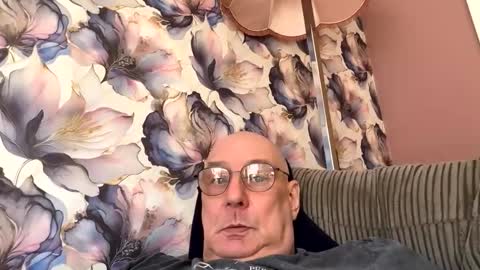 Snapshot of tebb61 chatting on September 21, 2:28 pm Mark online show from September 21, 2:28 pm