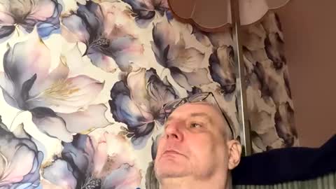 Snapshot of tebb61 chatting on September 18, 11:01 am Mark online show from September 18, 11:01 am
