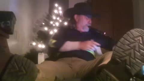 Snapshot of tennredneck chatting on January 3, 5:06 am Tennredneck online show from January 3, 5:06 am