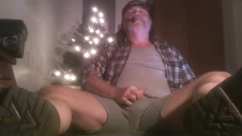 Snapshot of tennredneck chatting on December 30, 4:53 am Tennredneck online show from December 30, 4:53 am