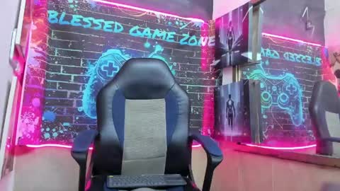 terranze_z online show from May 4, 1:02 pm