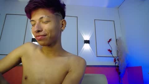 tessachains online show from November 12, 2:17 am