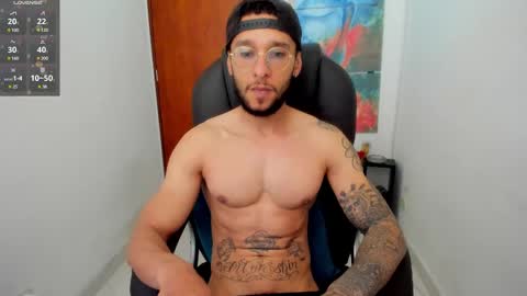 Snapshot of teylor_cristian chatting on February 22, 6:59 pm Cristhian Teylor online show from February 22, 6:59 pm