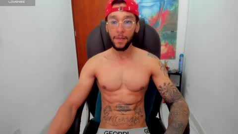 Snapshot of teylor_cristian chatting on December 23, 4:28 pm Cristhian Teylor online show from December 23, 4:28 pm
