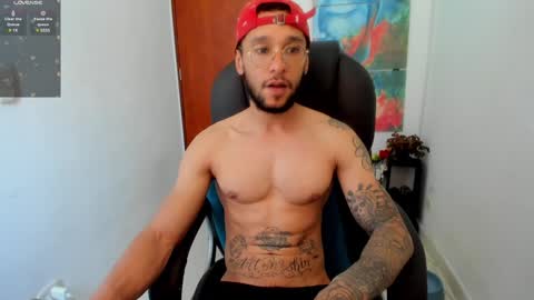 Snapshot of teylor_cristian chatting on February 8, 7:27 pm Cristhian Teylor online show from February 8, 7:27 pm