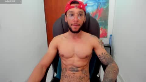 Snapshot of teylor_cristian chatting on December 22, 7:21 pm Cristhian Teylor online show from December 22, 7:21 pm