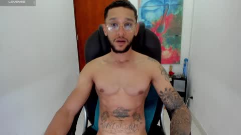 Snapshot of teylor_cristian chatting on January 8, 2:25 am Cristhian Teylor online show from January 8, 2:25 am