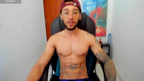 Snapshot of teylor_cristian chatting on December 15, 3:53 pm Cristhian Teylor online show from December 15, 3:53 pm