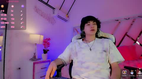 thanier_18 online show from April 25, 7:22 pm