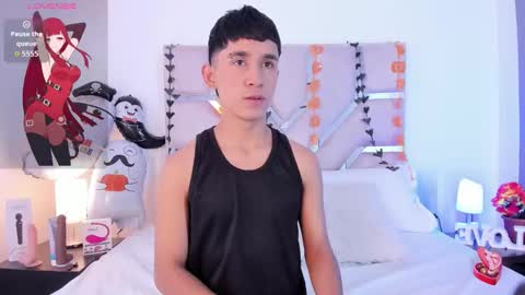 Snapshot of thayler_jones chatting on October 2, 11:14 am Thayler online show from October 2, 11:14 am